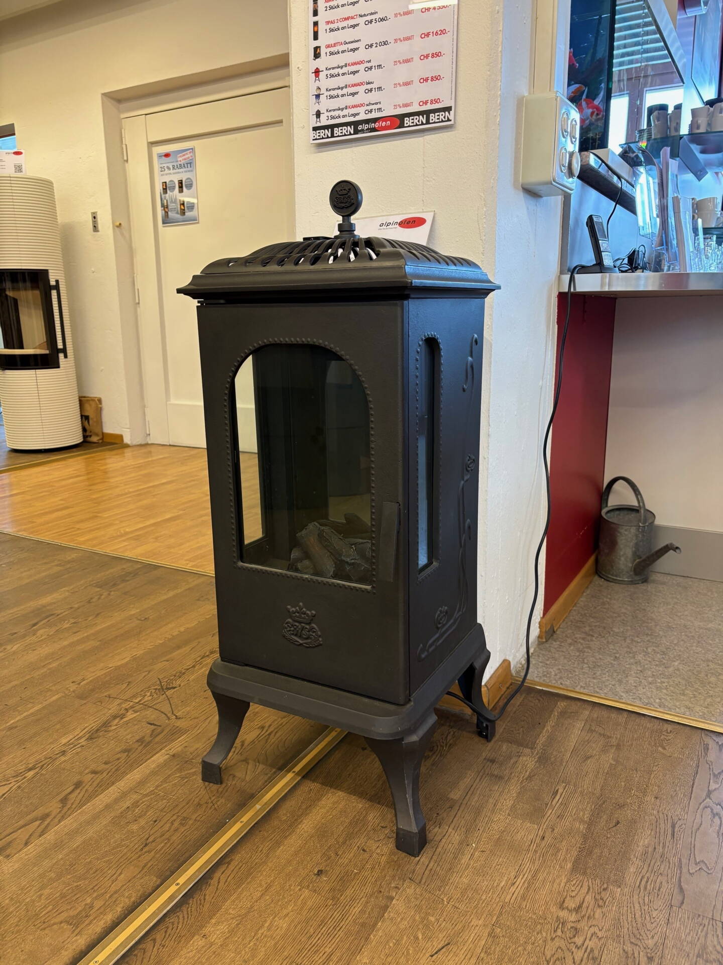 Ofen

Victoria 100 Elektro defekt, nur zu Dekozwecken anstatt CHF 2 200.-nur CHF 150.-