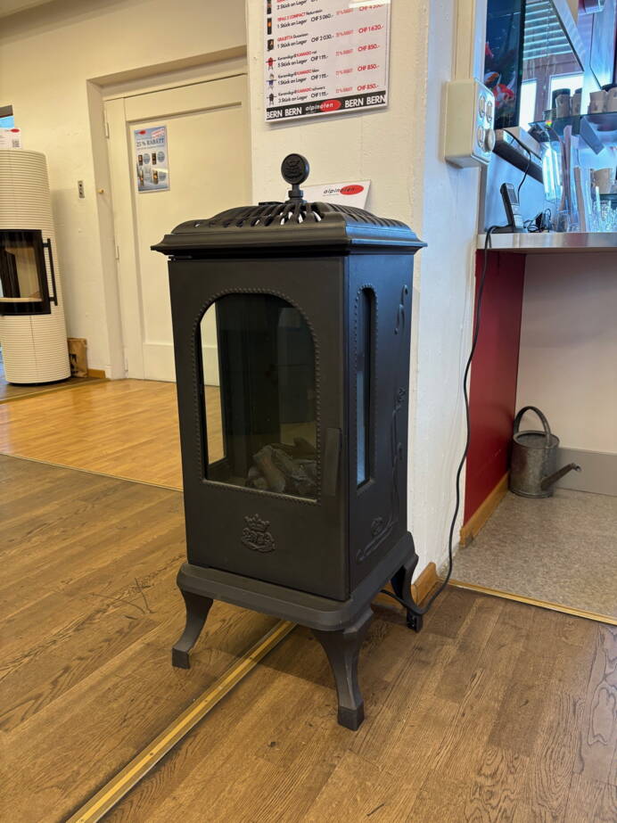 Ofen

Victoria 100 Elektro defekt, nur zu Dekozwecken anstatt CHF 2 200.-nur CHF 150.-