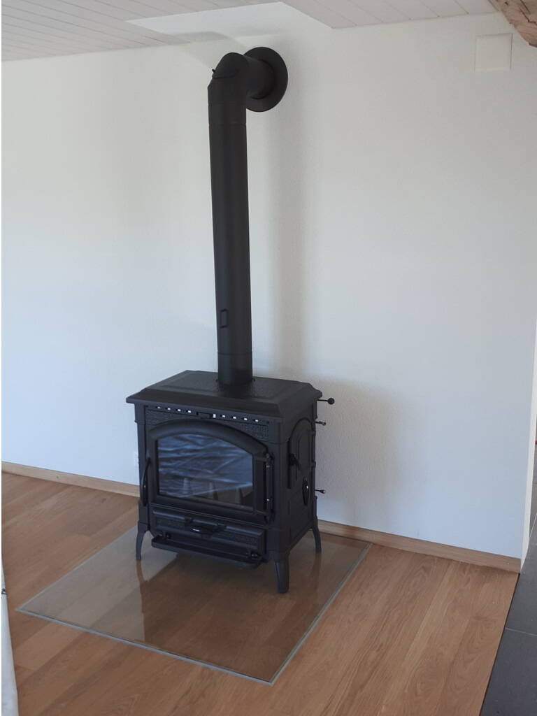 Poêle Cheminées Isotta Fonte noir Exemple d’installation