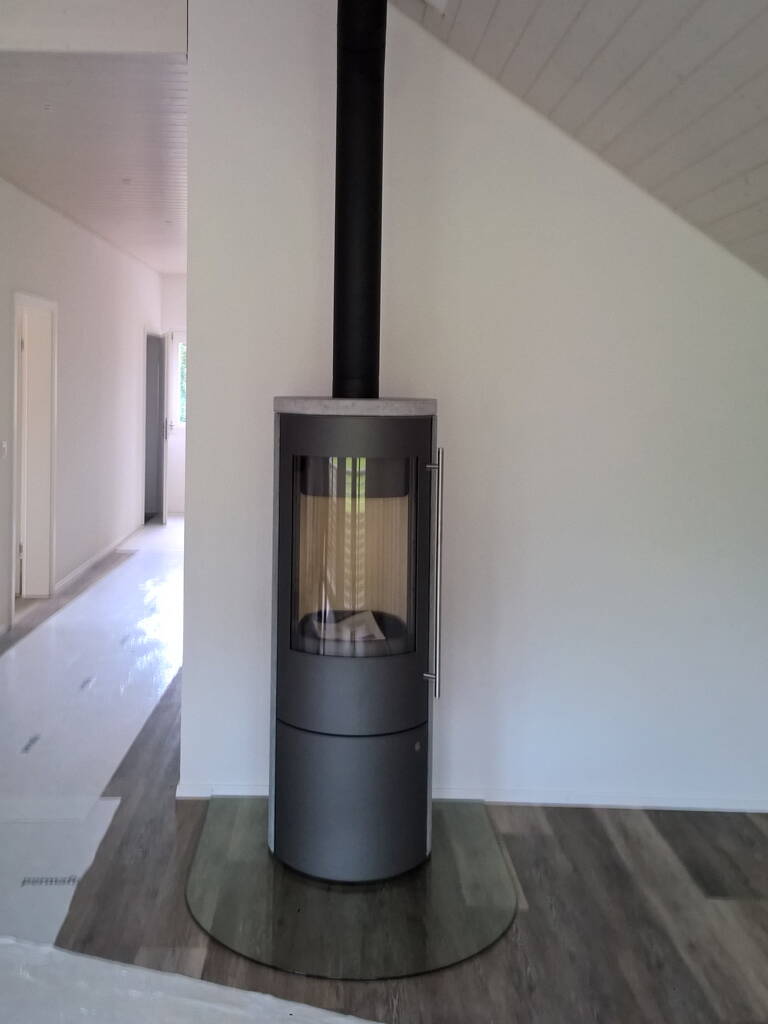 Poêle Cheminée Tipas Plus Compact Pierre naturelle Exemple d’installation