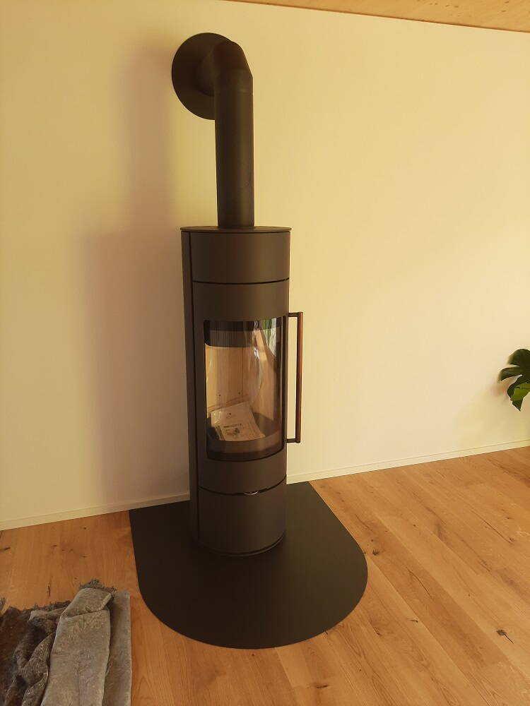 Poêle Cheminée Aria acier noir Exemple d'installation