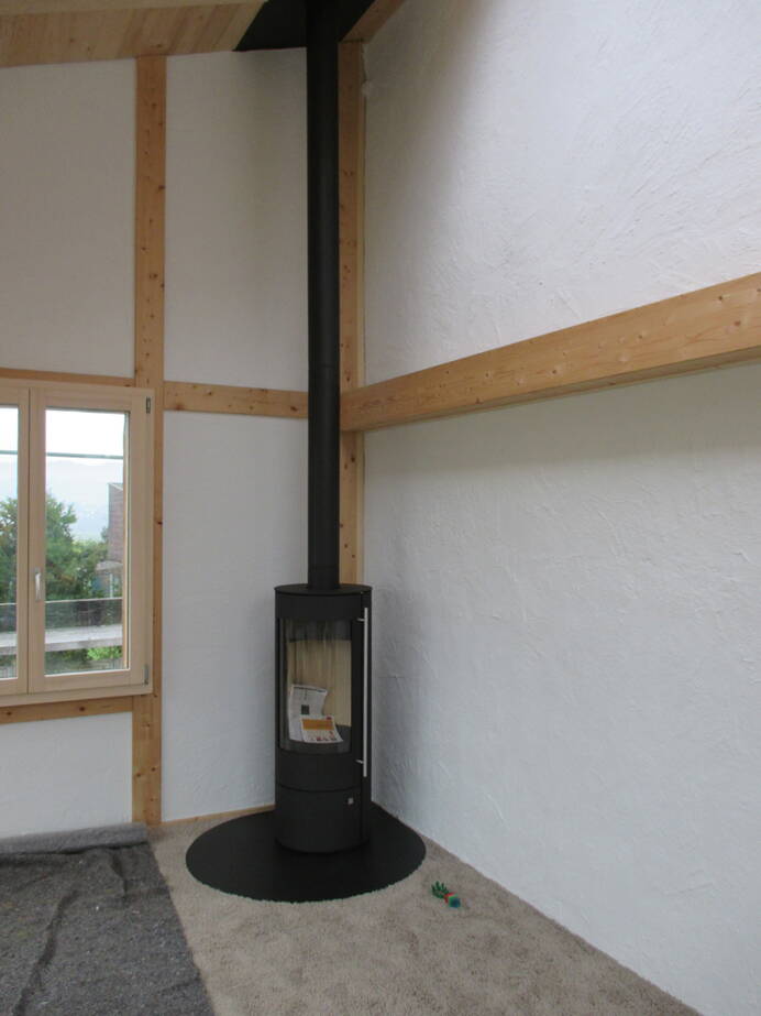 Poêle Cheminée Tipas 2 Compact Acier noir Exemple d’installation