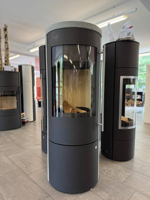 Poêle

Tacora pierre naturelle acier noir au lieu de CHF 5 660.-seulement CHF 5 000.-