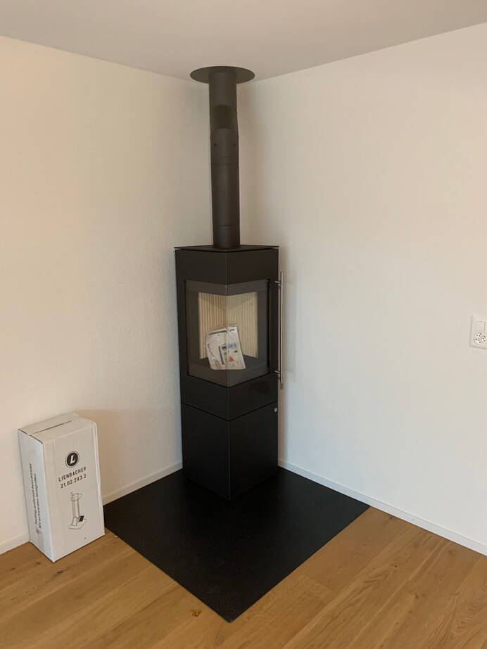 Poêle Cheminée Ipala Smart Compact Acier noir Exemple d'installation