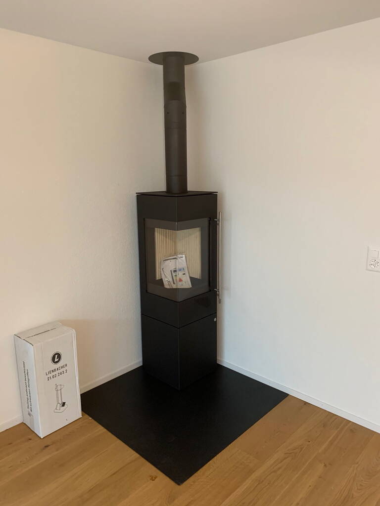 Poêle Cheminée Ipala Smart Compact Acier noir Exemple d'installation