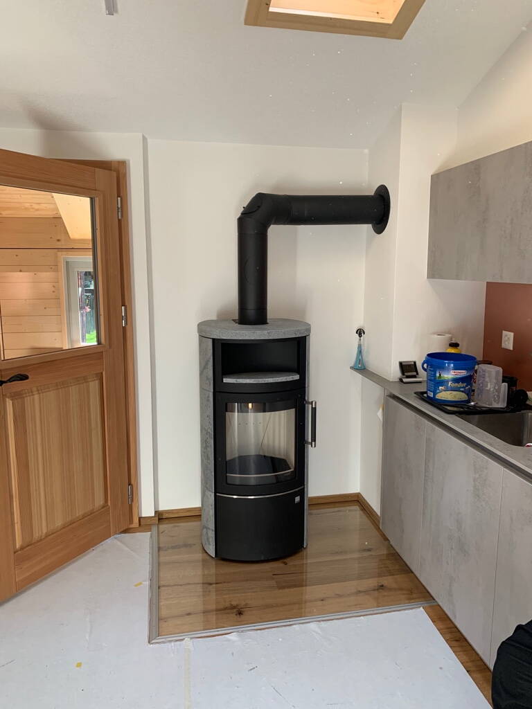Poêle Cheminée Hark 44-5.3 ECOplus Pierre naturelle Exemple d’installation