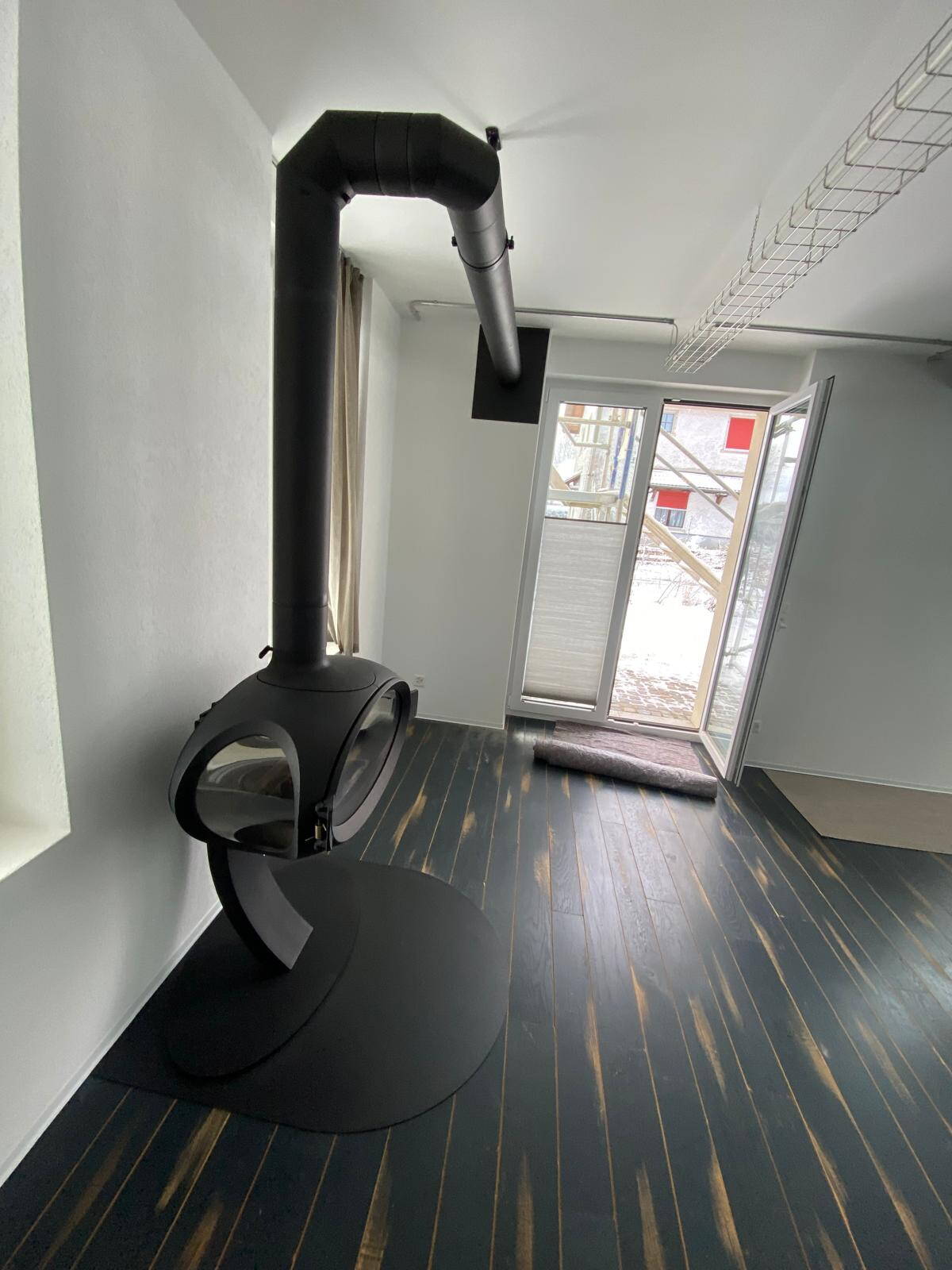 Poêle Cheminée Mata Acier noir Exemple d’installation