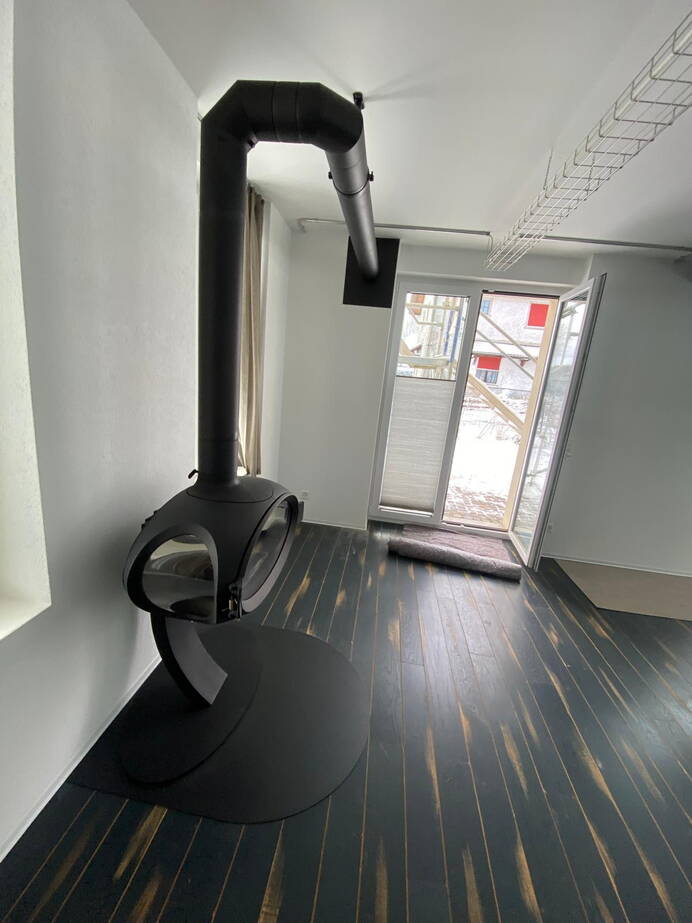 Poêle Cheminée Mata Acier noir Exemple d’installation