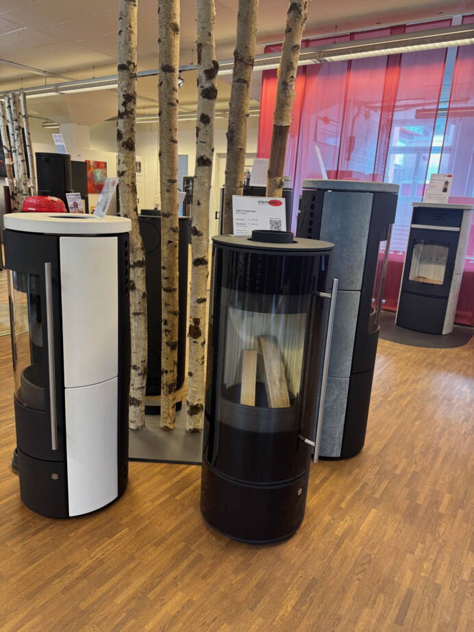 Poêle 

Tipas 3, vire en verre acier noir au lieu de CHF 4 730.-seulement CHF 4 100.-