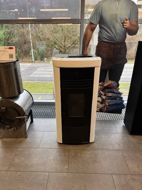 Poêle à pellet

Angela faïence blanc au lieu de CHF 3 490.- seulement CHF 2 990.-