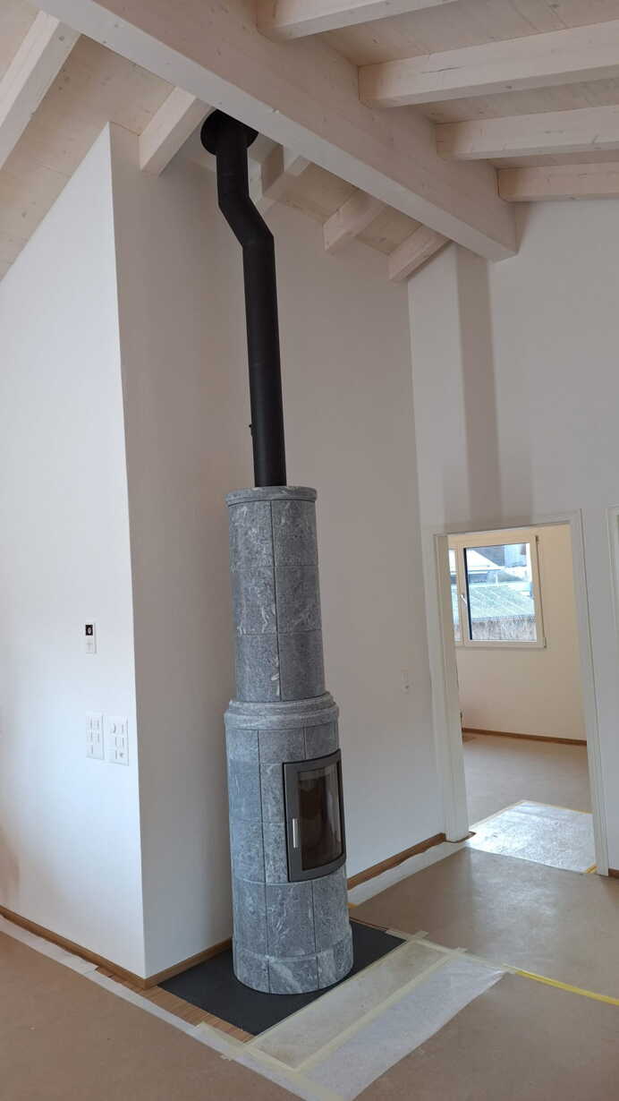 Schwedenofen Sovrana Easy Stahl schwarz Montagebeispiel Schwedenofen Sovrana Easy Stahl schwarz Montagebeispiel