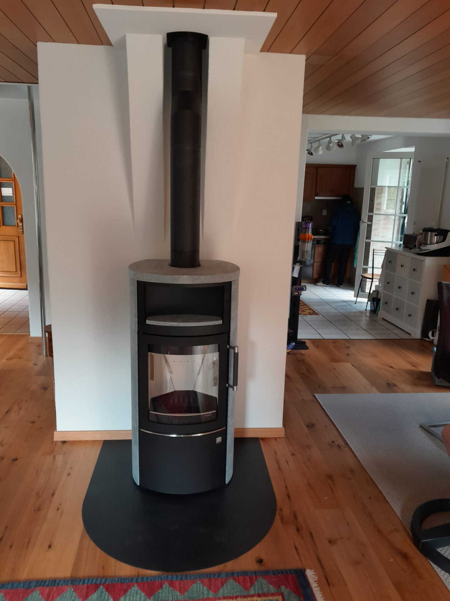 Poêle Cheminée Hark 44-5.1 ECOplus Pierre naturelle Exemple d'installation