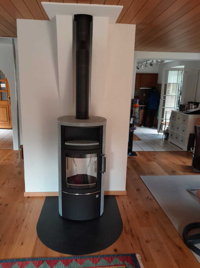 Poêle Cheminée Hark 44-5.1 ECOplus Pierre naturelle Exemple d'installation