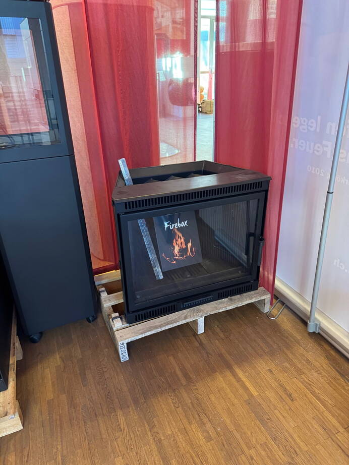 Insert cheminée

vitre sur 1 coté H600 x L690 x P430 mm au lieu de CHF 5'200.-seulement CHF 1'600.- 