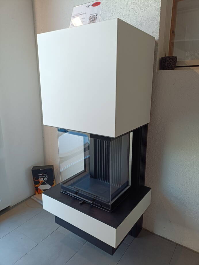 Cheminée

E1 Stahlverkleidung schwarz / weissanstatt CHF 12 030.- nur CHF 10 200.-
