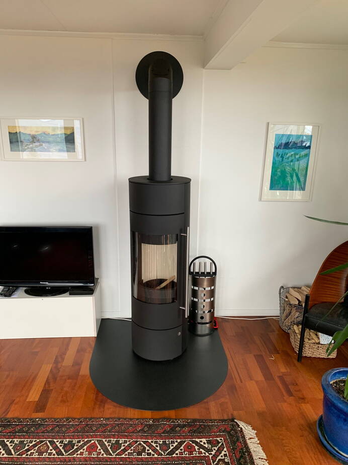 Schwedenofen Tipas Compact Powerbloc Stahl schwarz Montagebeispiel