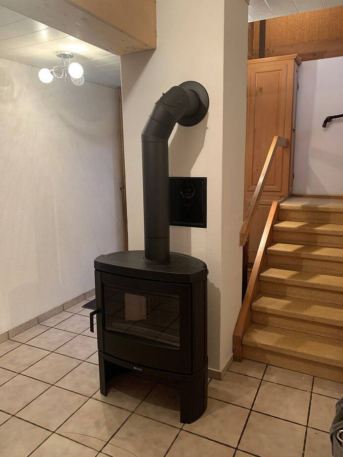 Poêle Cheminée Jennifer Fonte noir Exemple d’installation