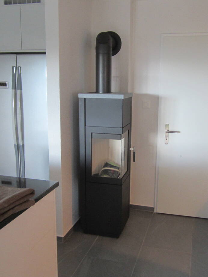 Schwedenofen Hark 112 ECOplus Stahl schwarz, Oberplatte Speckstein Montagebeispiel