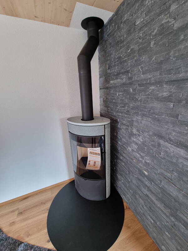 Schwedenofen Sovrana Easy Stahl schwarz Montagebeispiel