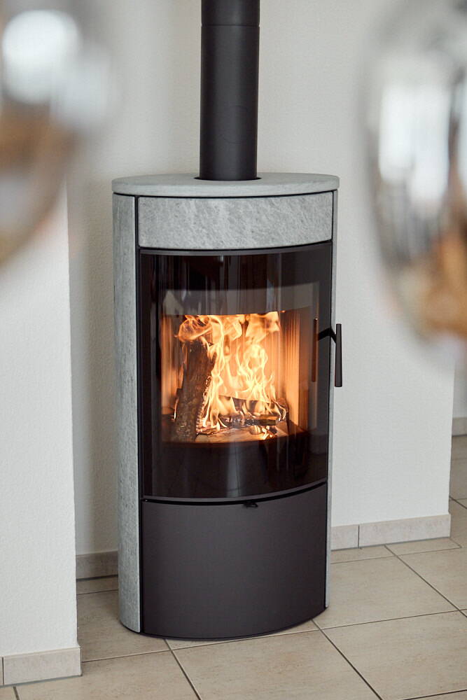 Schwedenofen Sovrana Easy Stahl schwarz Montagebeispiel