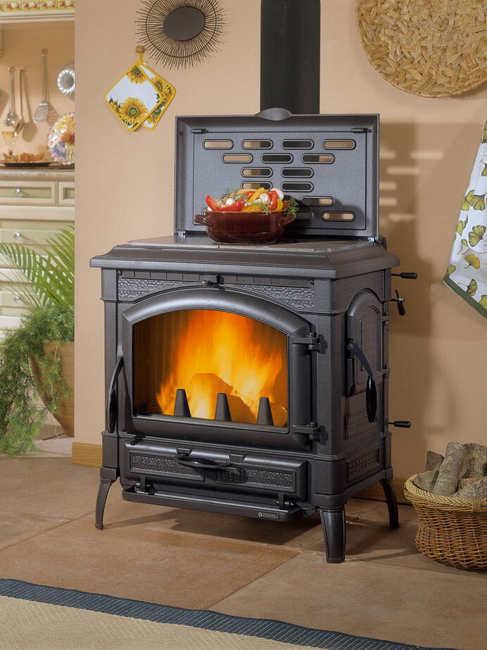 Poêle Cheminée Isotta avec plaque de cuisson fonte noir 