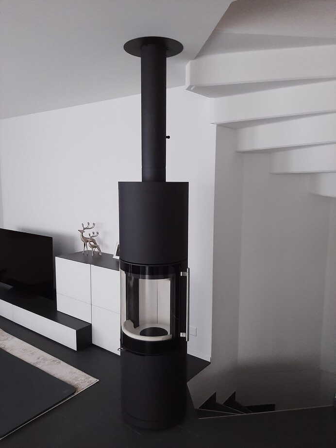 Poêle Cheminée Brunello L Acier noir Exemple d'installation