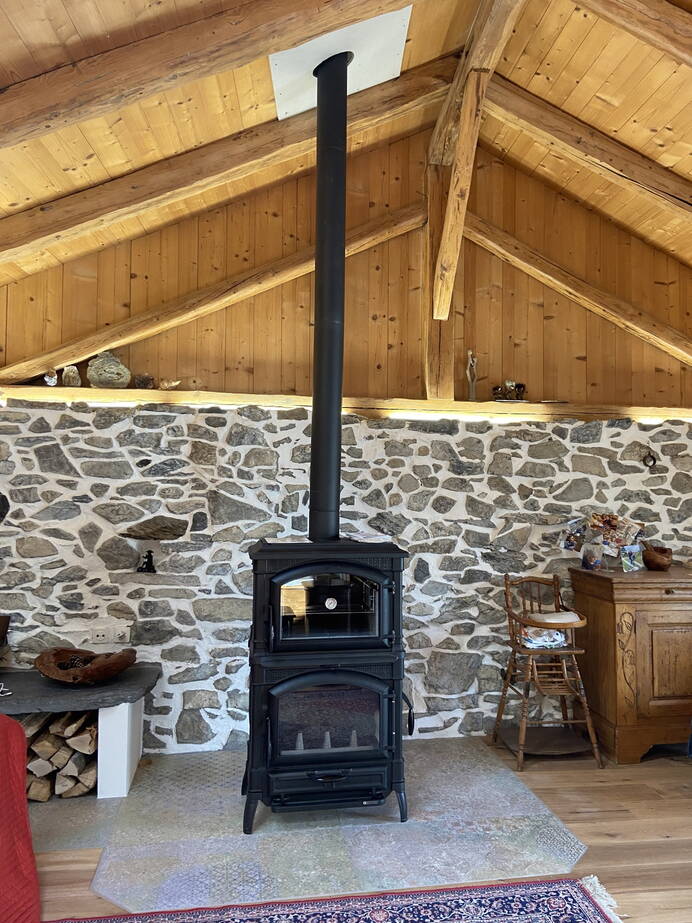 Poêle Cheminée Isotta Forno Fonte noir Exemple d’installation