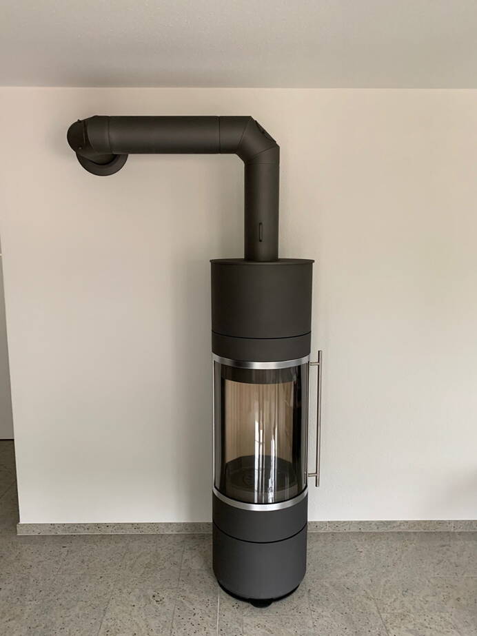 Poêle Cheminée Pular Powerbloc Compact Acier noir Exemple d'installation