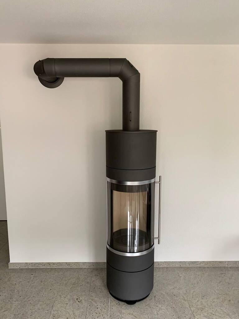 Poêle Cheminée Pular Powerbloc Compact Acier noir Exemple d'installation