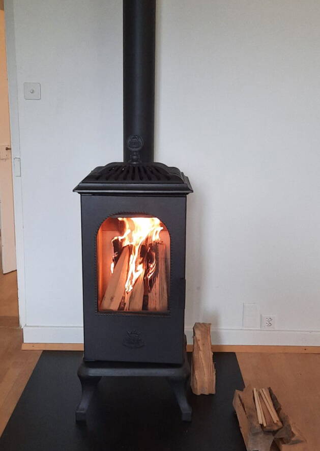 Schwedenofen Westbo Victoria 125 Stahl schwarz Montagebeispiel
