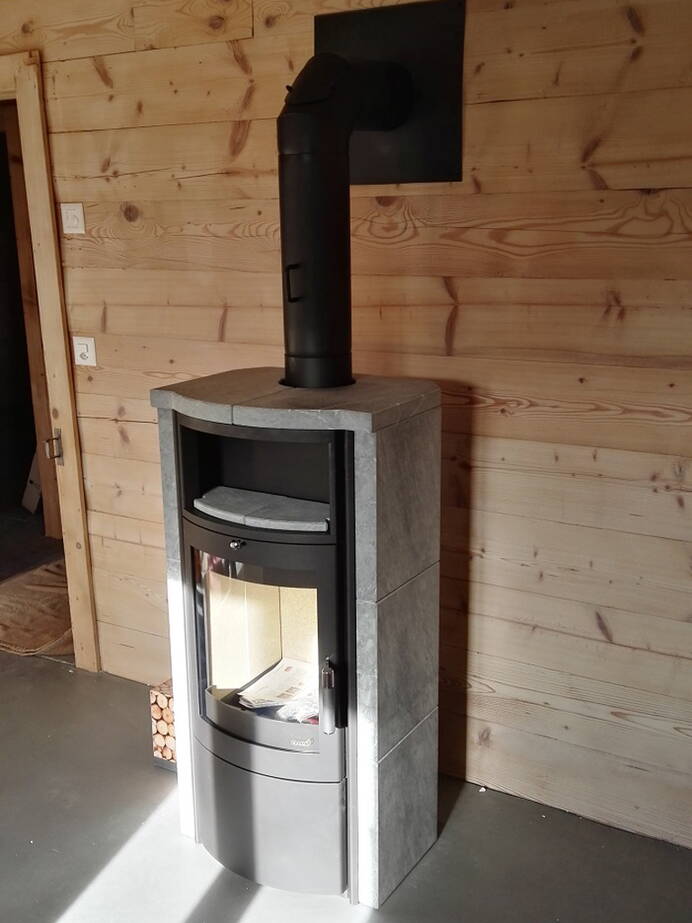 Poêle Cheminée Hark 57 EX ECOplus Pierre naturelle Exemple d’installation