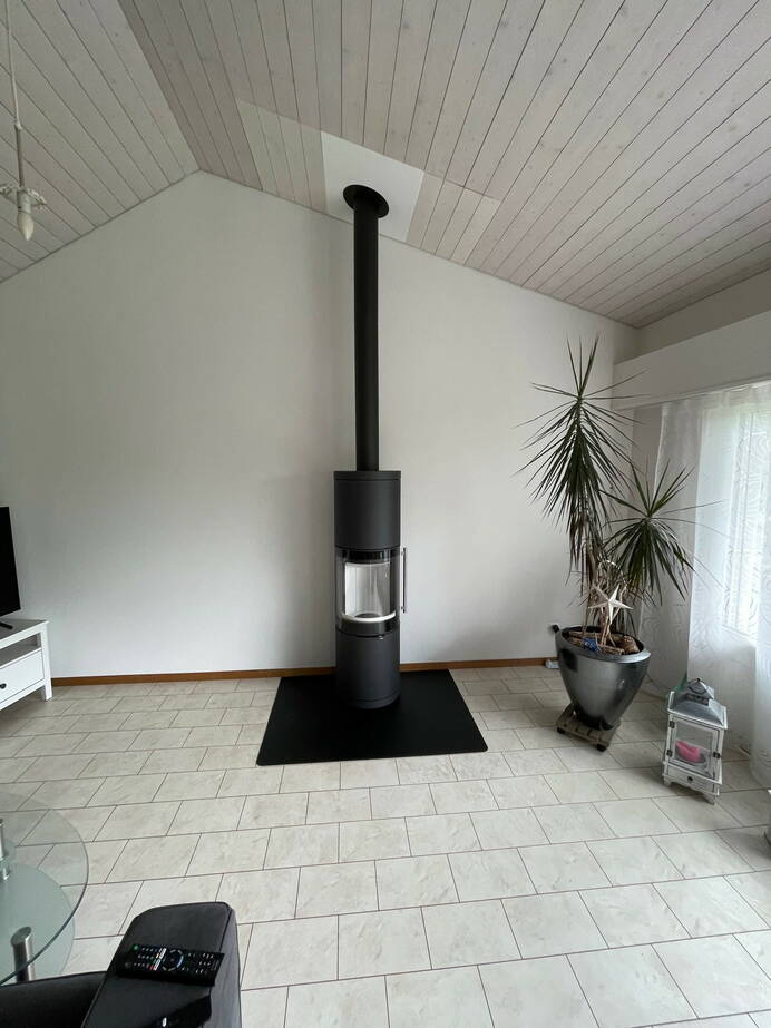 Poêle Cheminée Brunello L Acier noir Exemple d'installation