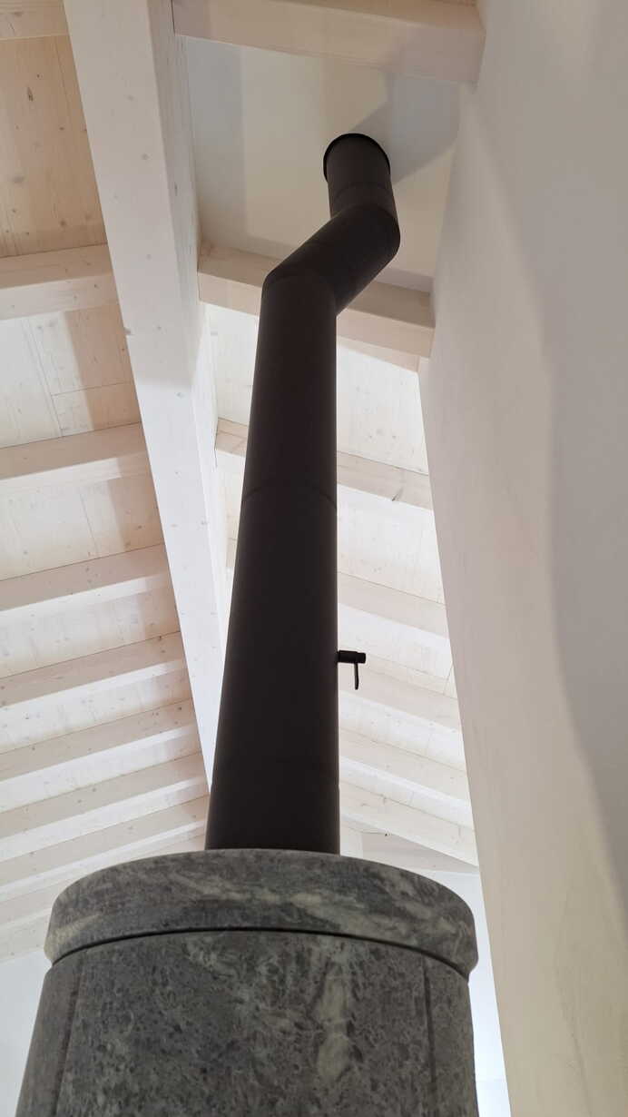 Schwedenofen Sovrana Easy Stahl schwarz Montagebeispiel