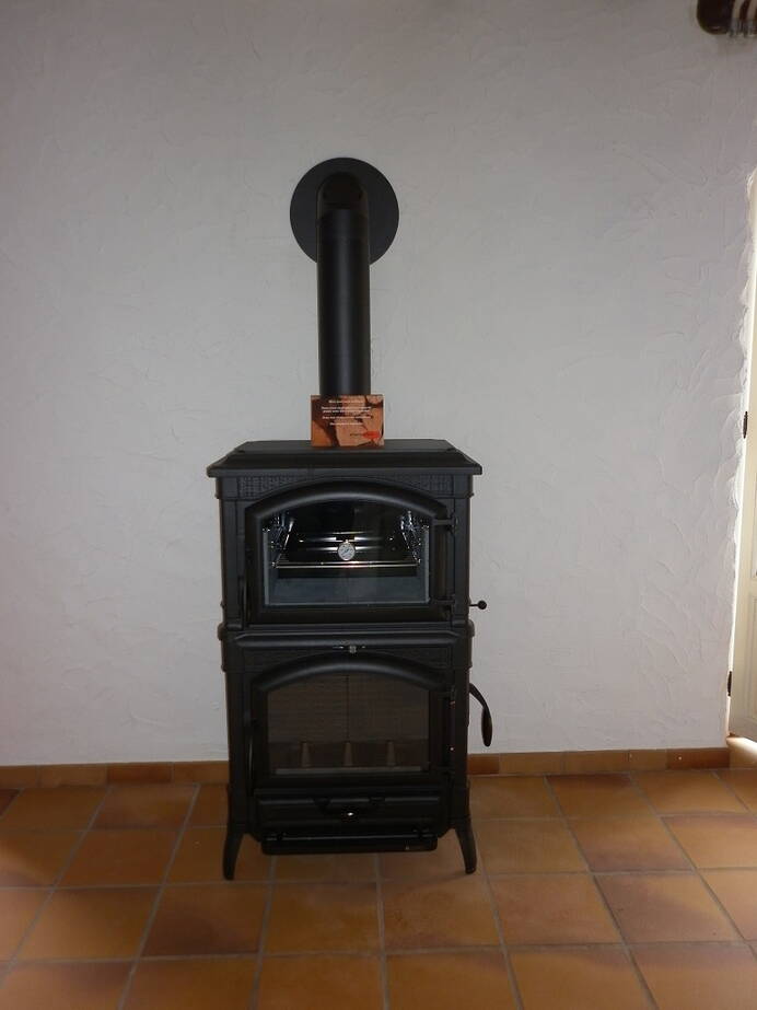 Poêle Cheminée Isotta Forno Fonte noir Exemple d’installation