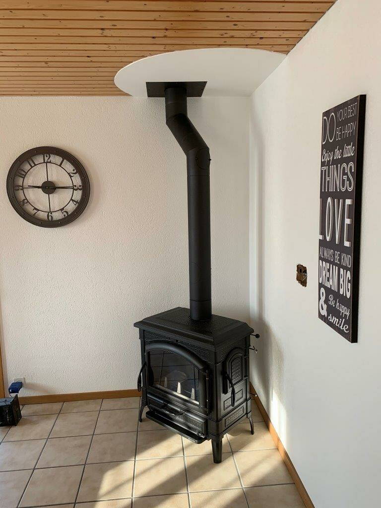 Poêle Cheminées Isotta Fonte noir Exemple d’installation