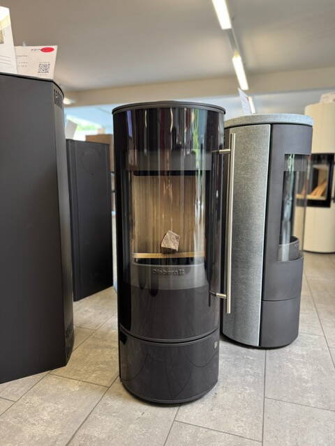Poêle

Tipas 3, vitre en verre acier noir au lieu de CHF 4 730.- seulement  HF 4 100.-