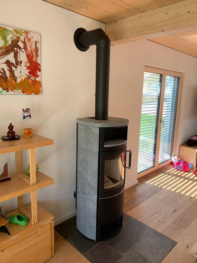 Poêle Cheminée Hark 44-5.3 ECOplus Pierre naturelle Exemple d’installation