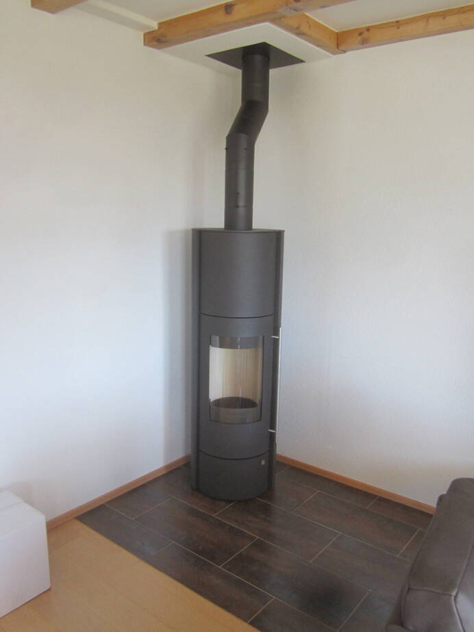 Schwedenofen Tenorio Powersystem Compact Stahl schwarz Montagebeispiel