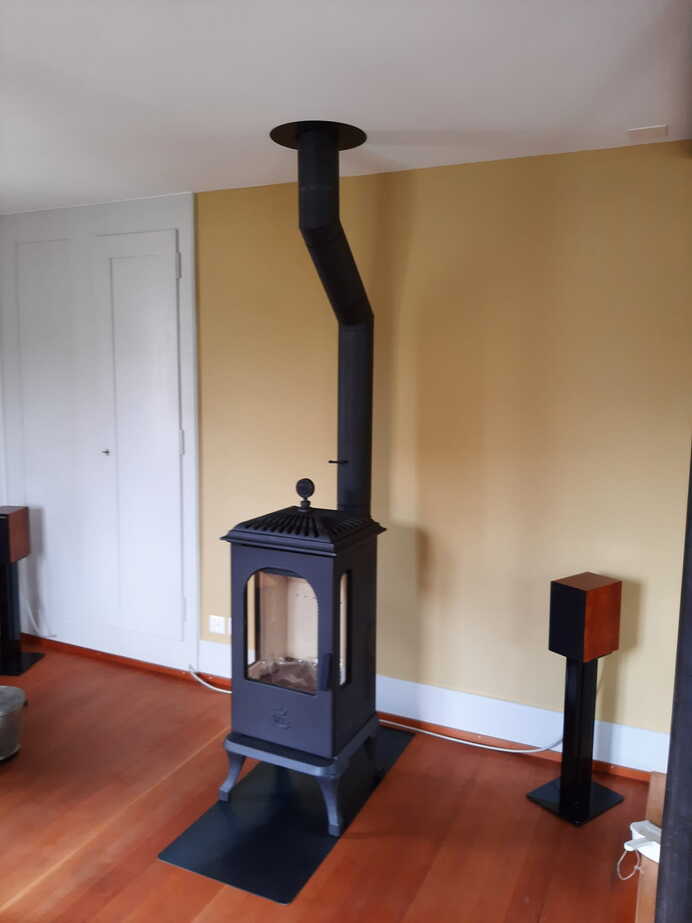 Schwedenofen Westbo Victoria 125 Stahl schwarz Montagebeispiel