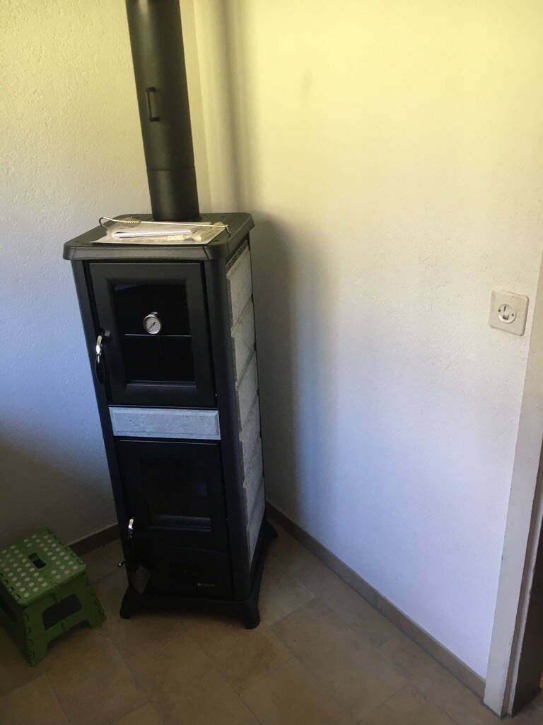 Schwedenofen Giulietta Guss schwarz Montagebeispiel