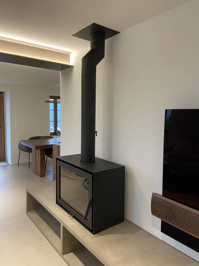 Schwedenofen WAN2075 Front Black Edition Montagebeispiel